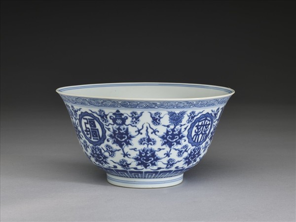 青花番蓮八寶萬壽無疆紋碗