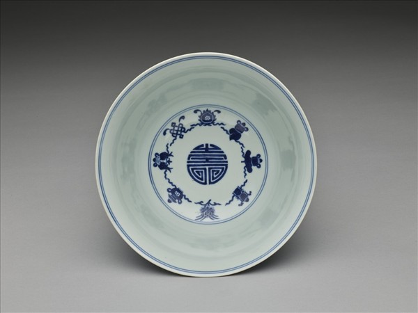 青花番蓮八寶萬壽無疆紋碗