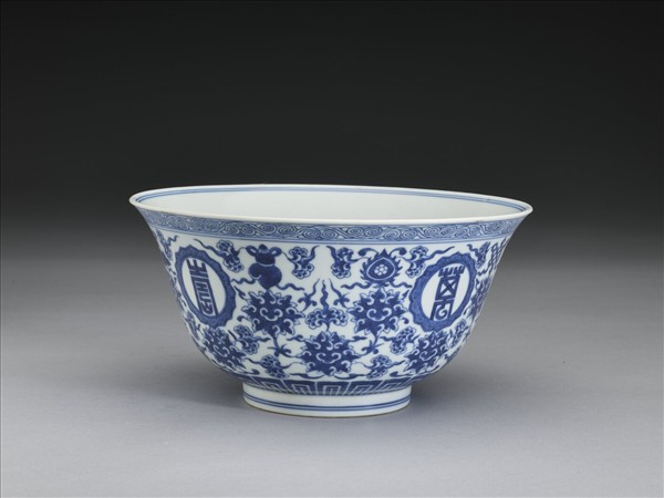 青花番蓮八寶萬壽無疆紋碗