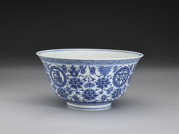 青花番蓮八寶萬壽無疆紋碗