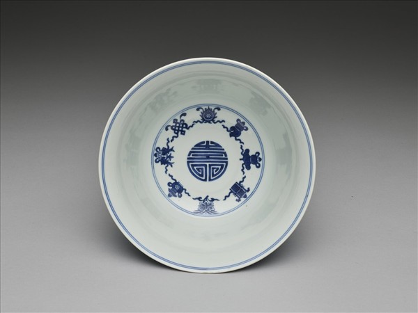 青花番蓮八寶萬壽無疆紋碗