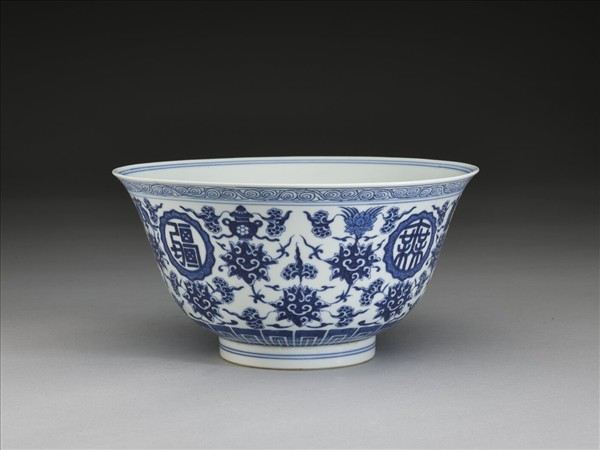 青花番蓮八寶萬壽無疆紋碗