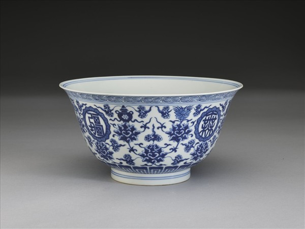 青花番蓮八寶萬壽無疆紋碗