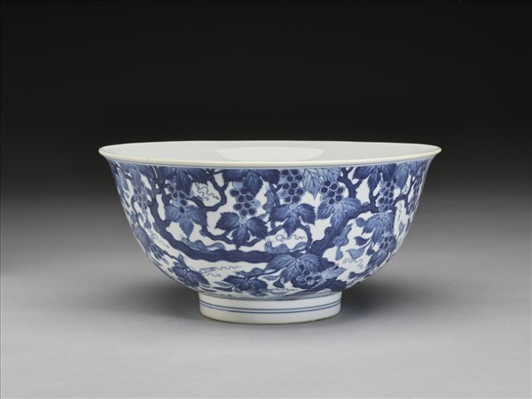 青花葡萄松鼠紋碗