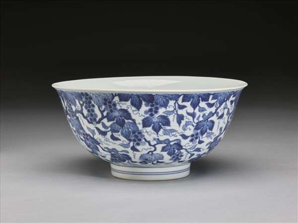 青花葡萄松鼠紋碗