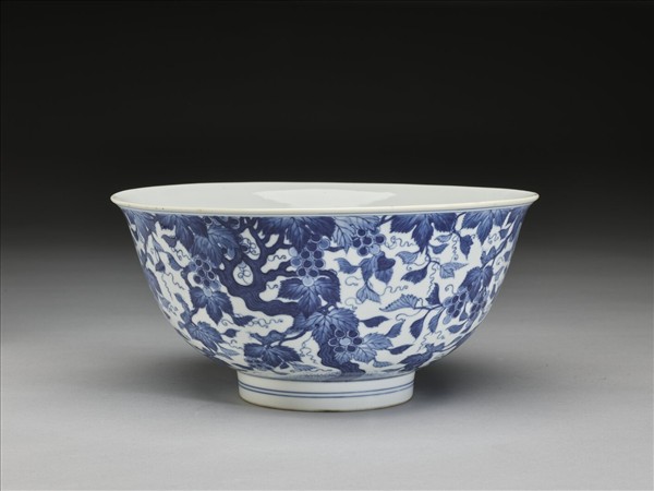 青花葡萄松鼠紋碗