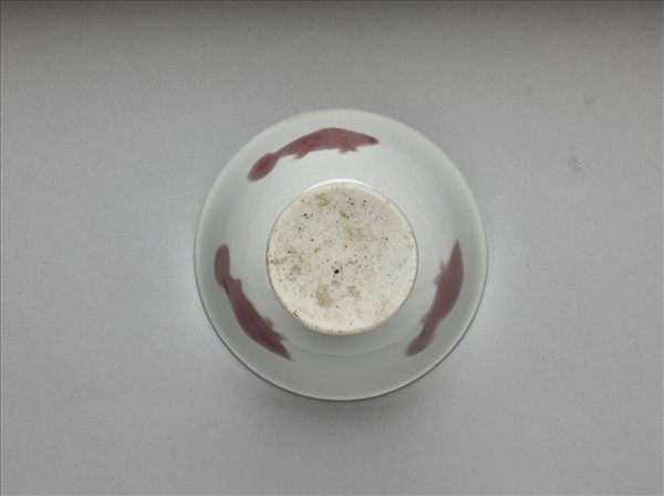 釉裡紅三魚紋高足杯