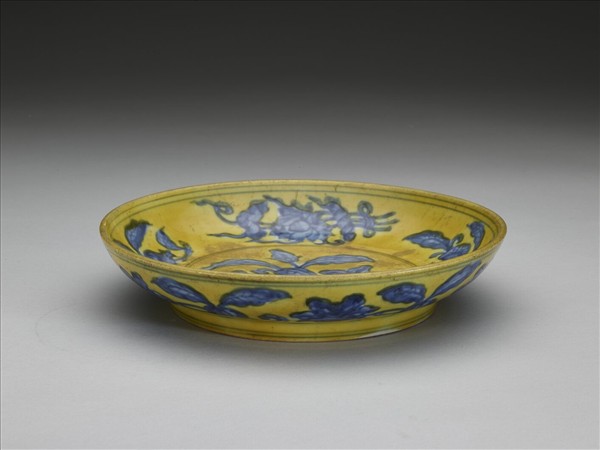黃釉青花花果紋盤