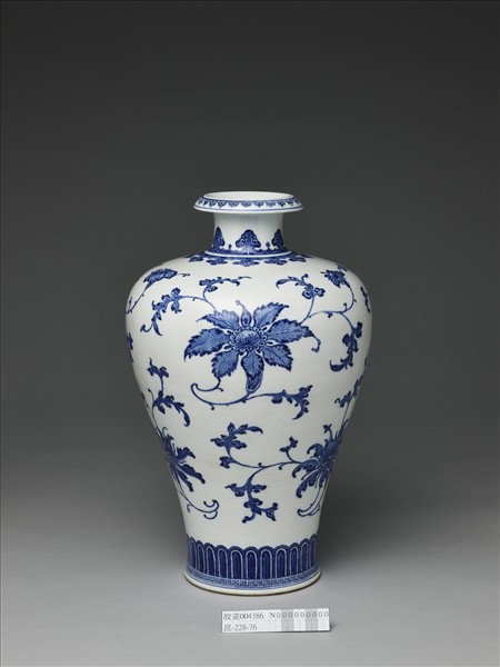 青花折枝花卉紋梅瓶
