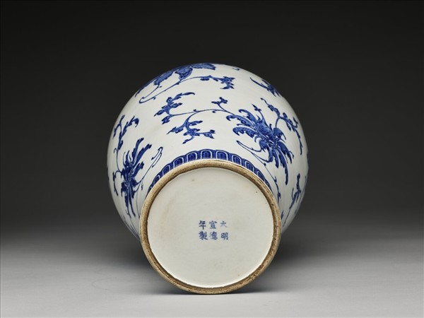 青花折枝花卉紋梅瓶