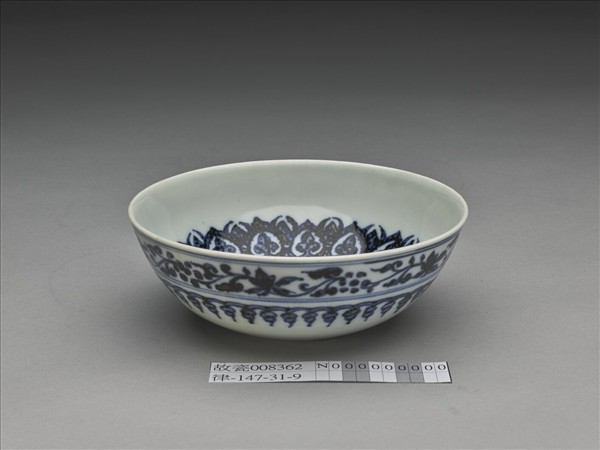 青花花果紋碗
