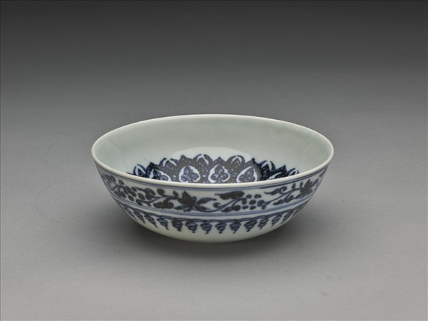 青花花果紋碗