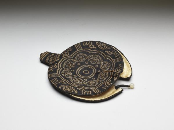 寶石紅釉僧帽壺