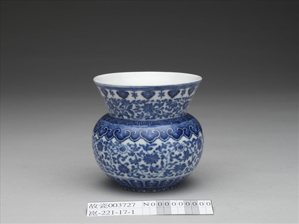 青花纏枝花卉紋渣斗