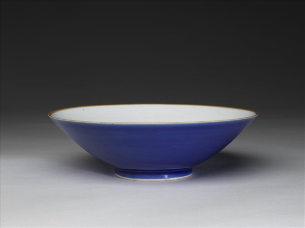 霽青釉白裡雙龍戲珠紋碗