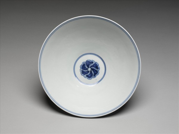青花纏枝番蓮紋碗