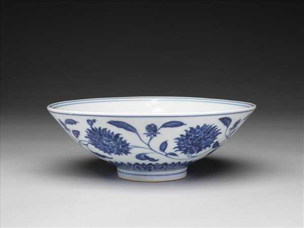 青花纏枝番蓮紋碗