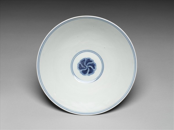 青花纏枝番蓮紋碗