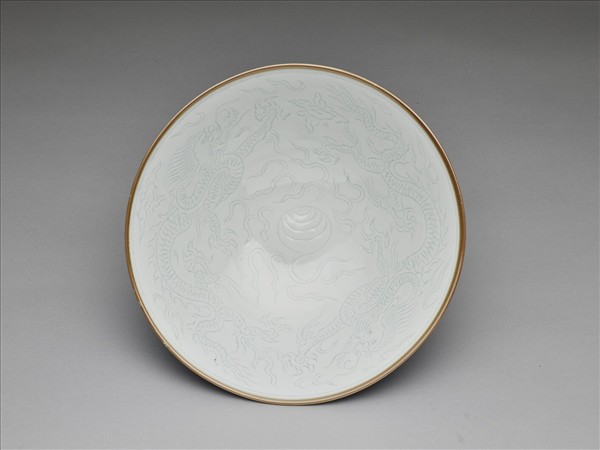 霽青釉白裡雙龍戲珠紋碗