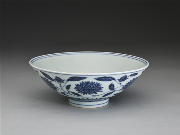 青花纏枝番蓮紋碗