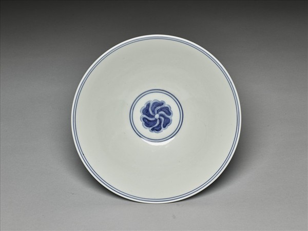 青花纏枝番蓮紋碗