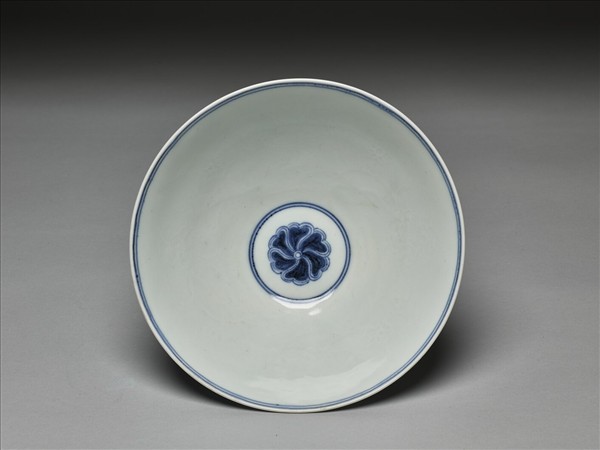 青花纏枝番蓮紋碗