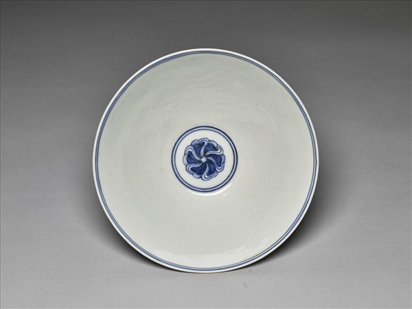 青花纏枝番蓮紋碗