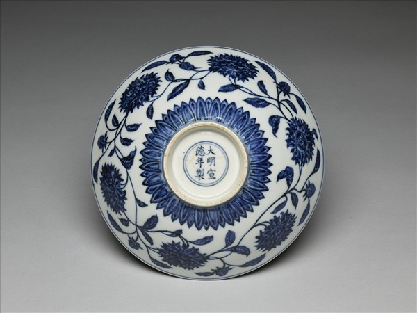 青花纏枝番蓮紋碗