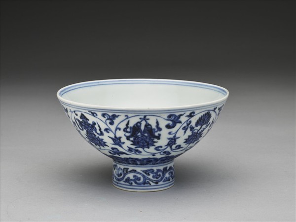 青花八寶番蓮紋高足碗