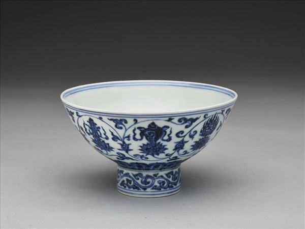 青花八寶番蓮紋高足碗