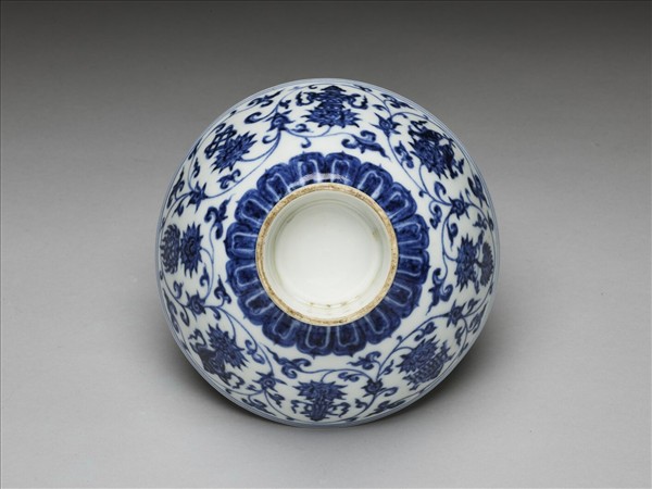 青花八寶番蓮紋高足碗