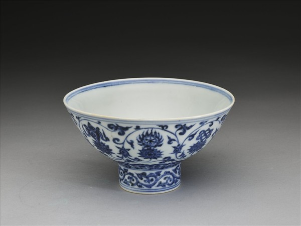 青花八寶番蓮紋高足碗