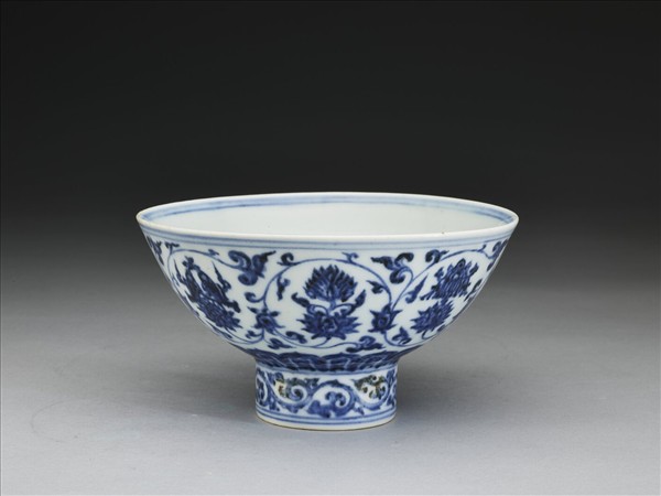 青花八寶番蓮紋高足碗