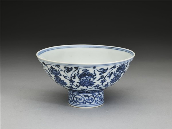 青花八寶番蓮紋高足碗