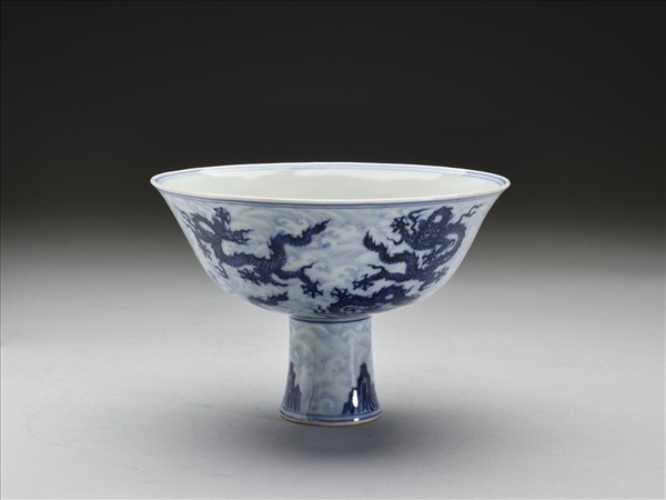 青花五龍紋高足碗