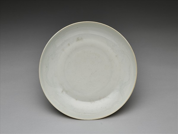 嬌黃釉綠彩雙龍紋盤