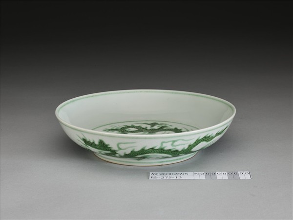 白瓷綠彩龍紋盤