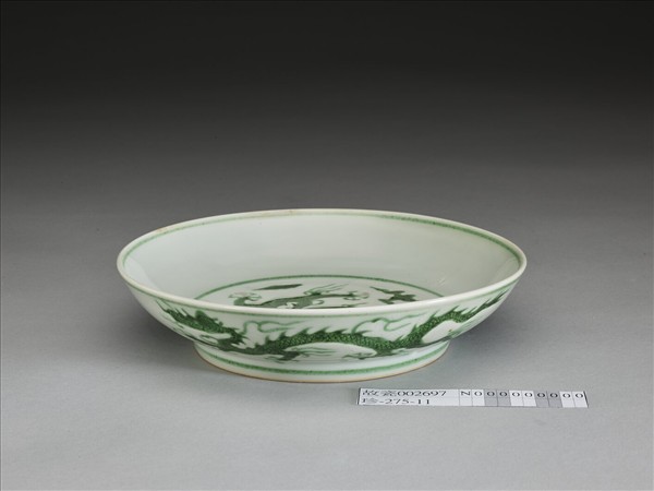 白瓷綠彩龍紋盤