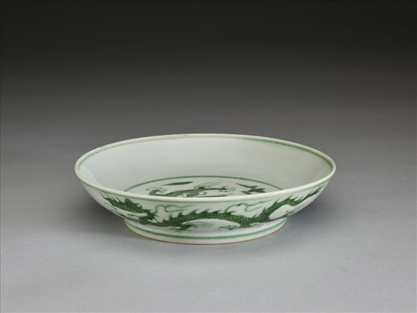 白瓷綠彩龍紋盤