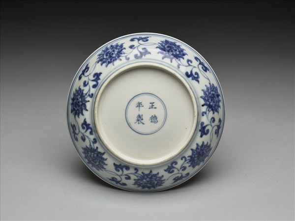 青花番蓮紋盤