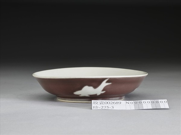 霽紅釉白魚紋盤