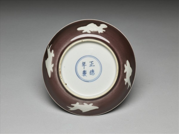 霽紅釉白魚紋盤