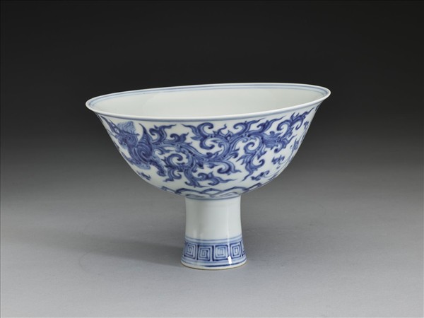 青花夔龍紋高足碗