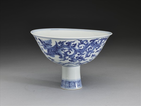 青花夔龍紋高足碗