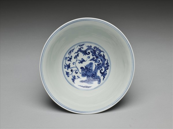 青花夔龍紋高足碗