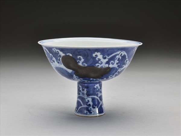 青花釉裡紅三魚紋高足碗