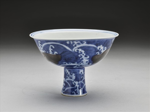 青花釉裡紅三魚紋高足碗