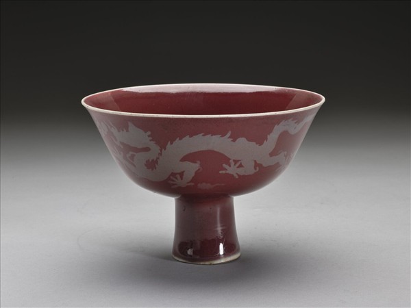 霽紅釉描金雙龍戲珠紋高足碗
