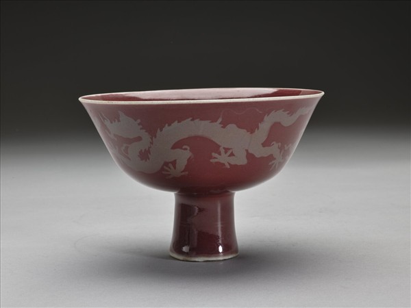 霽紅釉描金雙龍戲珠紋高足碗