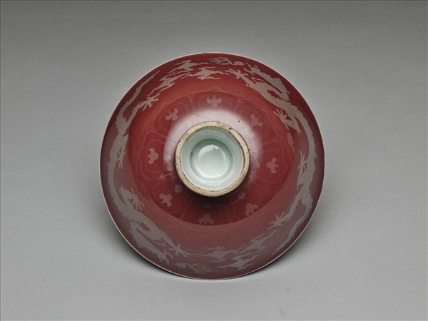 霽紅釉描金雙龍戲珠紋高足碗